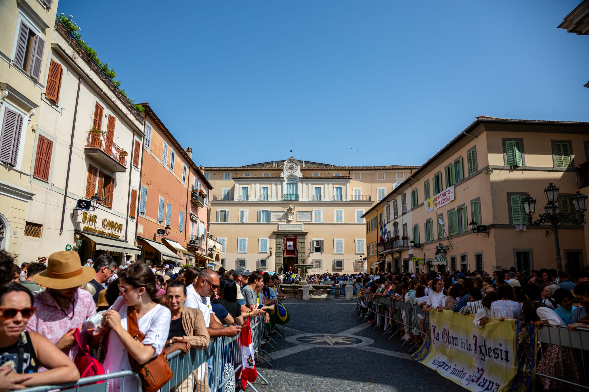People wait to see Pope Leo XIV in Castel Gandolfo July 26 (Credit: Zeale News)